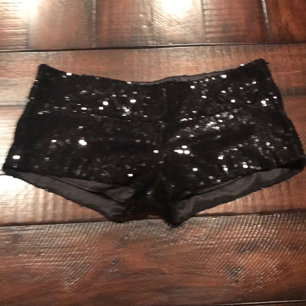 Wet Seal holiday Hot Shorts with Zipper